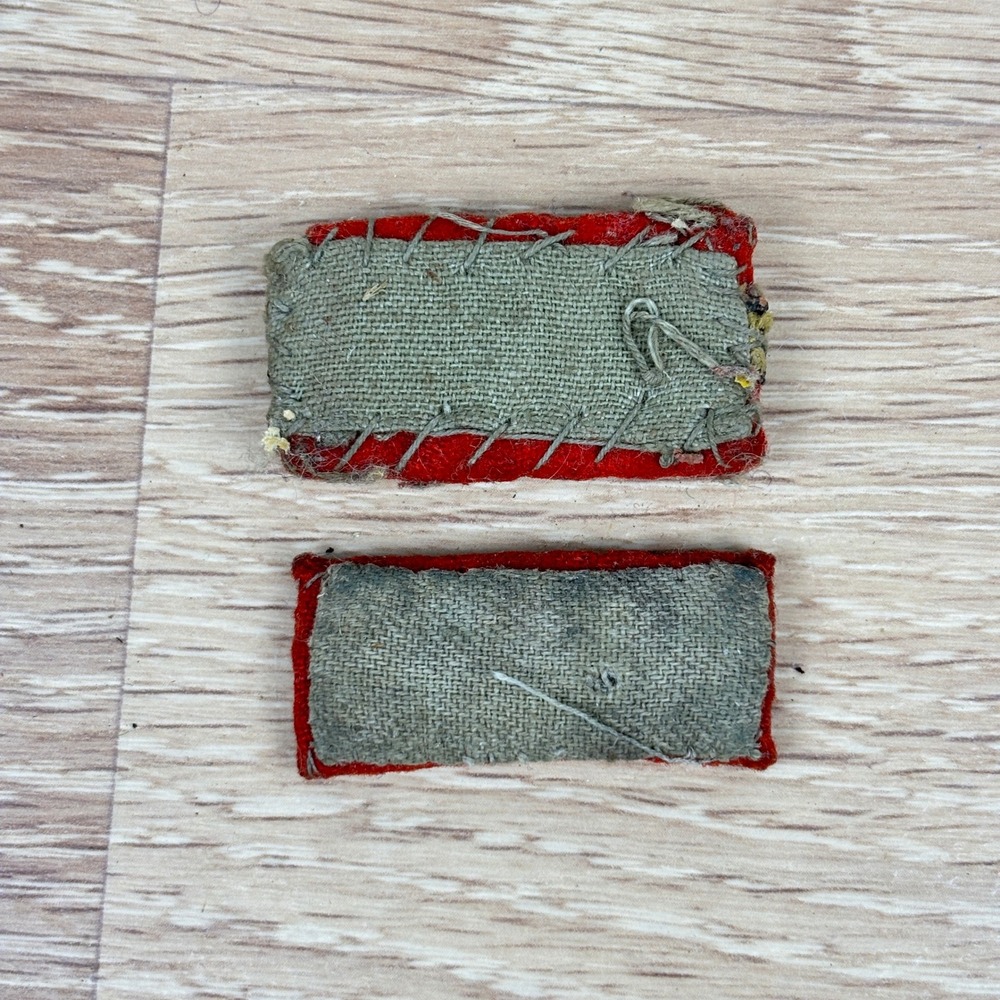 Vintage US Army Enlisted Rank Shoulder Tabs Red Felt Pair WWII 1.5 Inch - Picture 3 of 4
